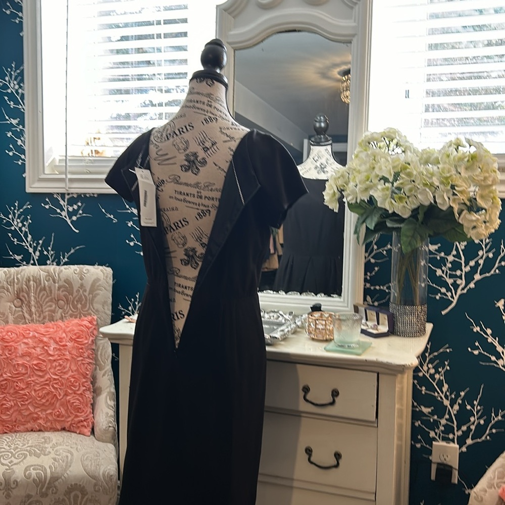 BEAUTIFUL,black dress  BY MAX MARA. Simple yet stunning - Picture 14 of 16